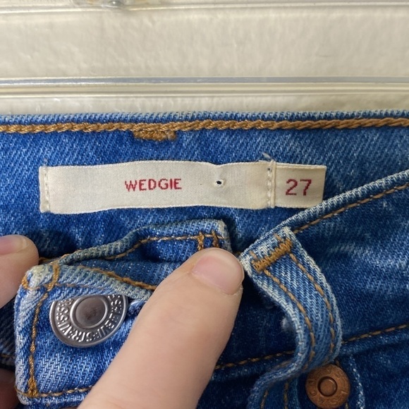 Levi’s wedgie jeans distressed women’s 27” blue EUC - Picture 5 of 8